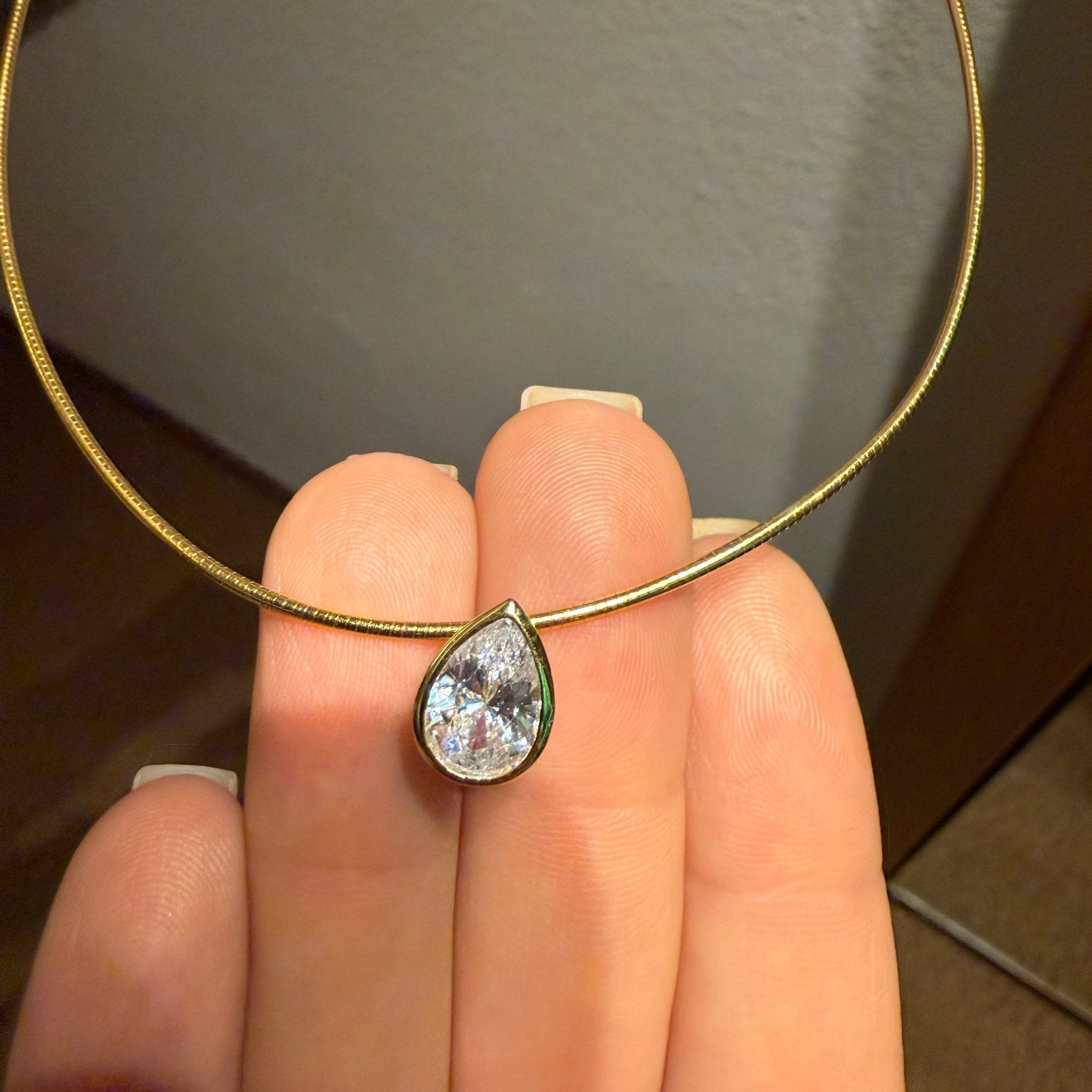 Lefay Bezel Pear Necklace - Necklace | Moarén