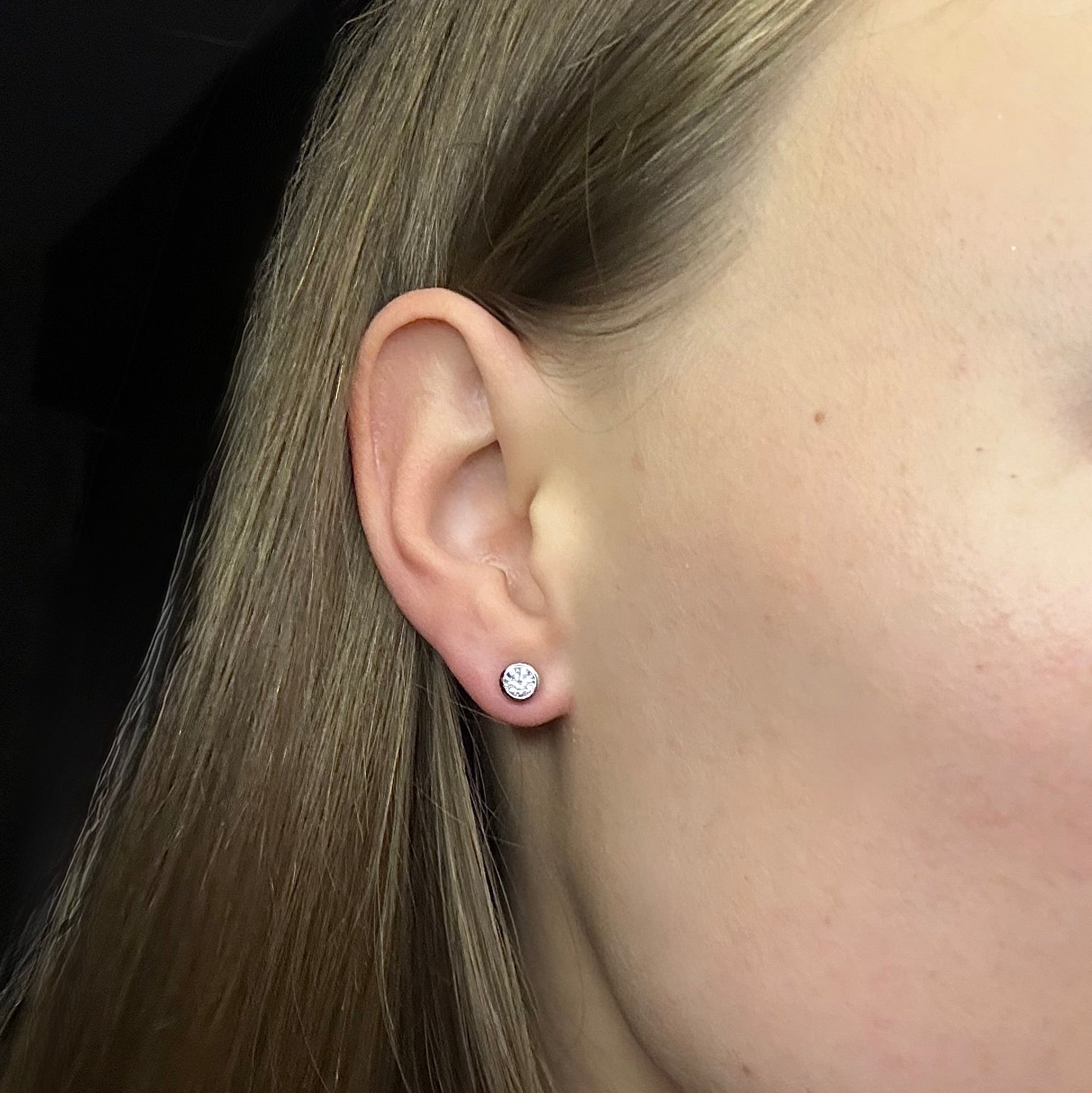 Abisko Round Bezel Earrings - Earrings | Moarén