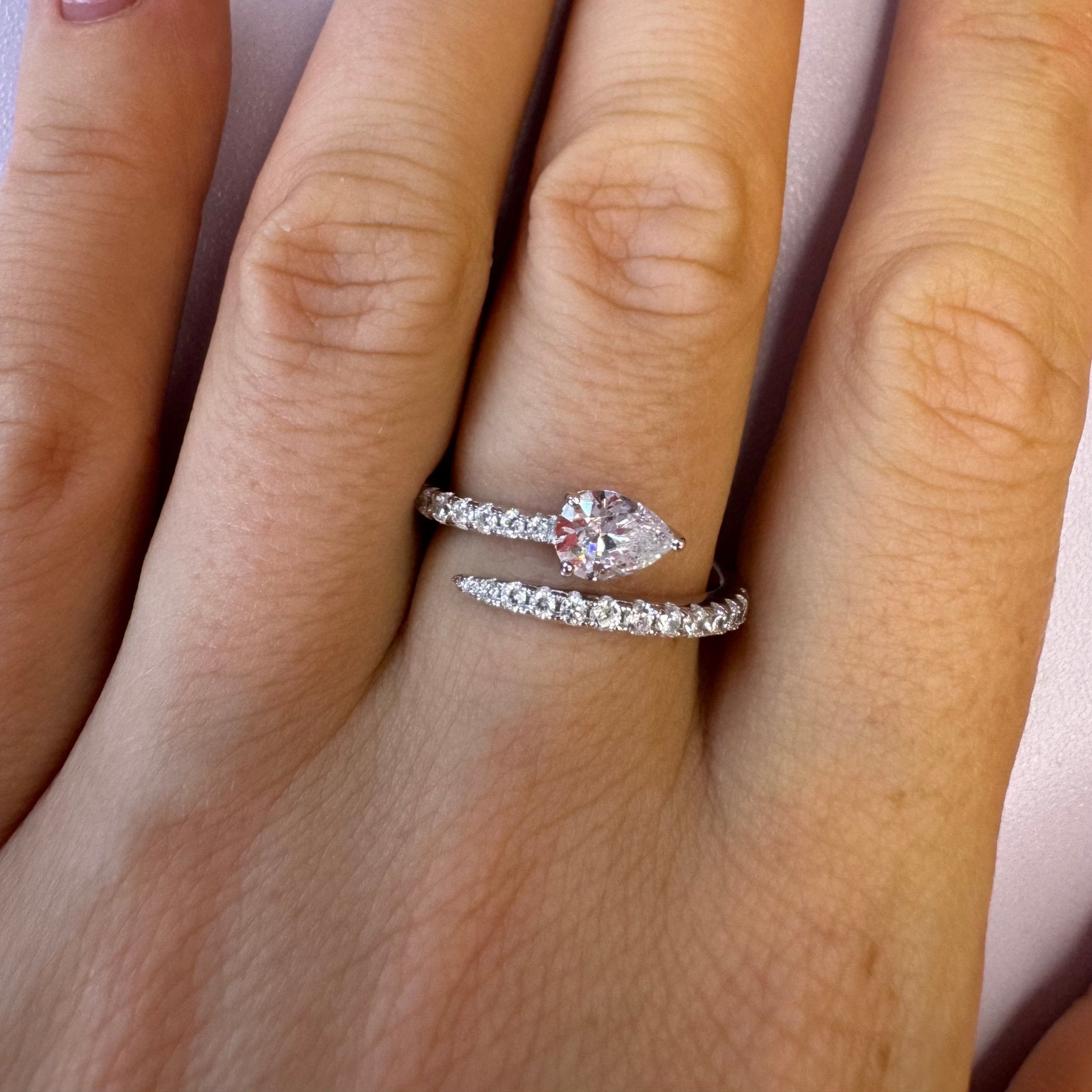 Anafi Pear Pavé Ring - Rings | Moarén