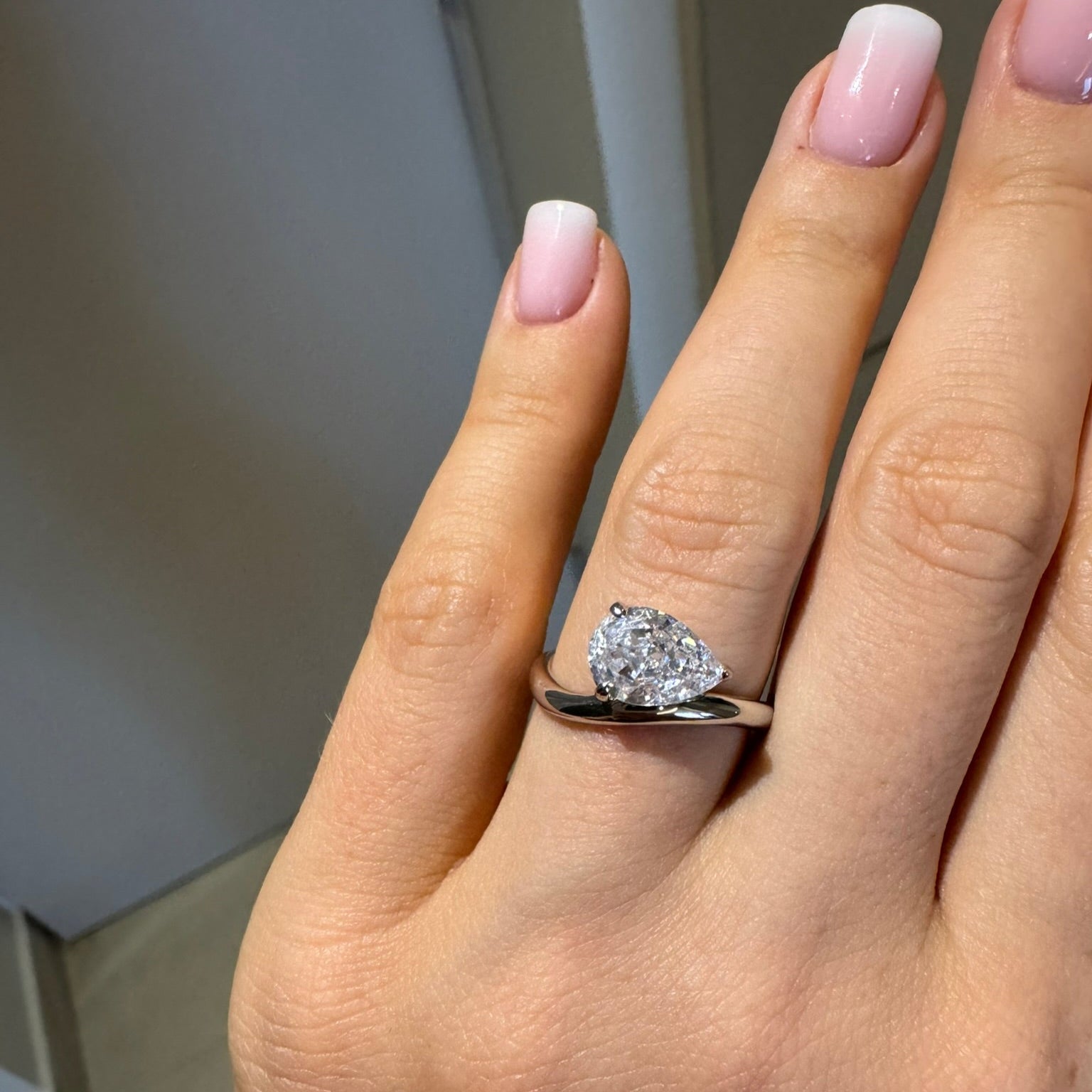 Biarritz Floating Pear Ring - Rings | Moarén