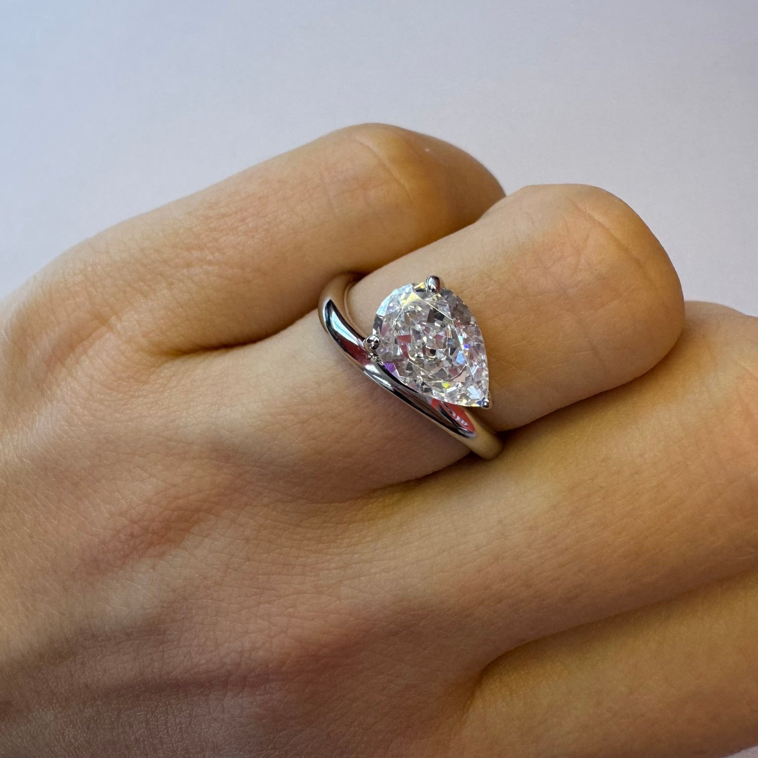 Biarritz Floating Pear Ring - Rings | Moarén