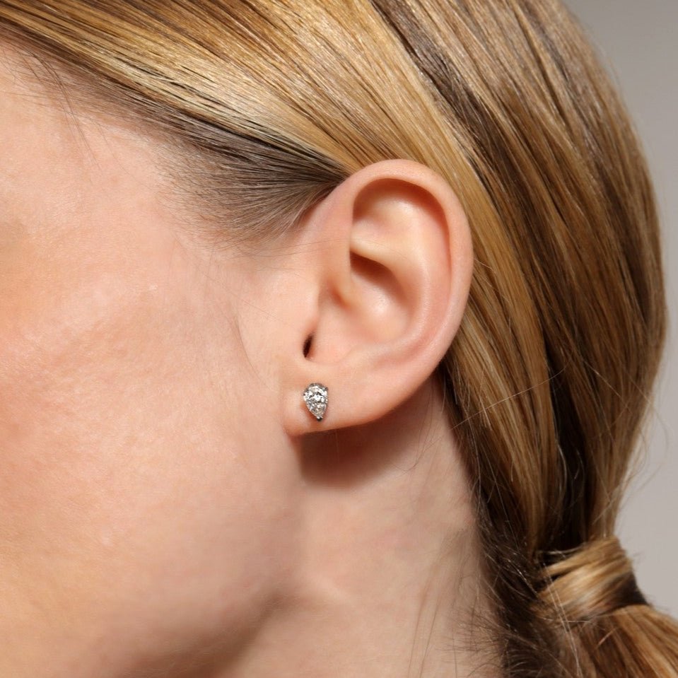 The Pear Diamond Studs - Earrings | Moarén