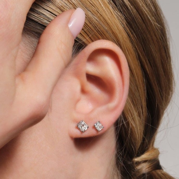 The Radiant Diamond Studs - Earrings | Moarén