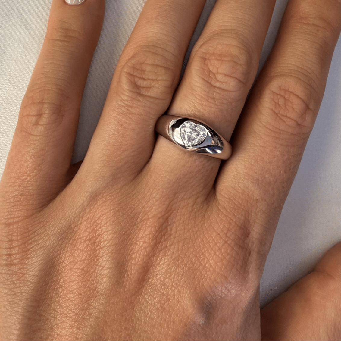 Verona Bold Heart Statement Ring - Rings | Moarén