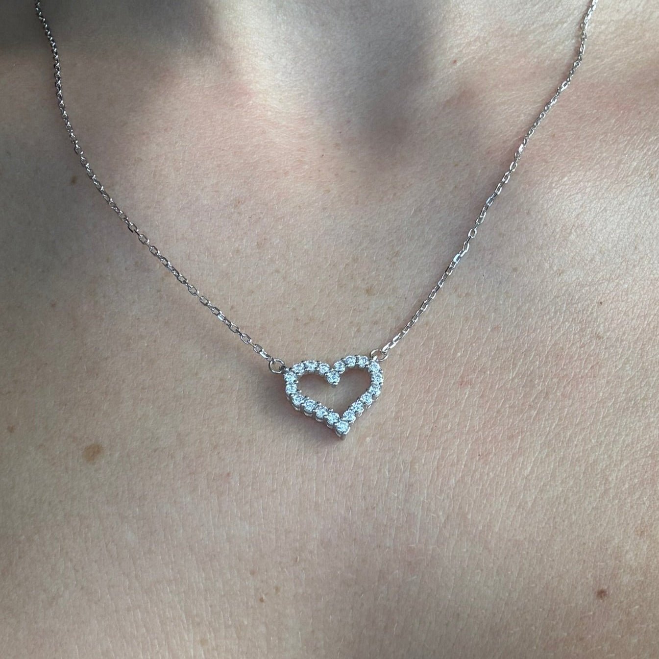 Verona Heart Pavé Necklace - Necklace | Moarén